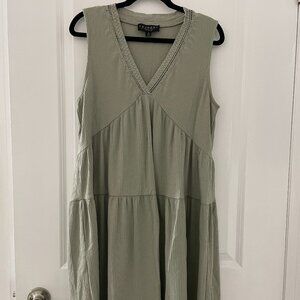 LAUNDRY by Shelli Segal Sage Green Tiered Dress - Size Medium